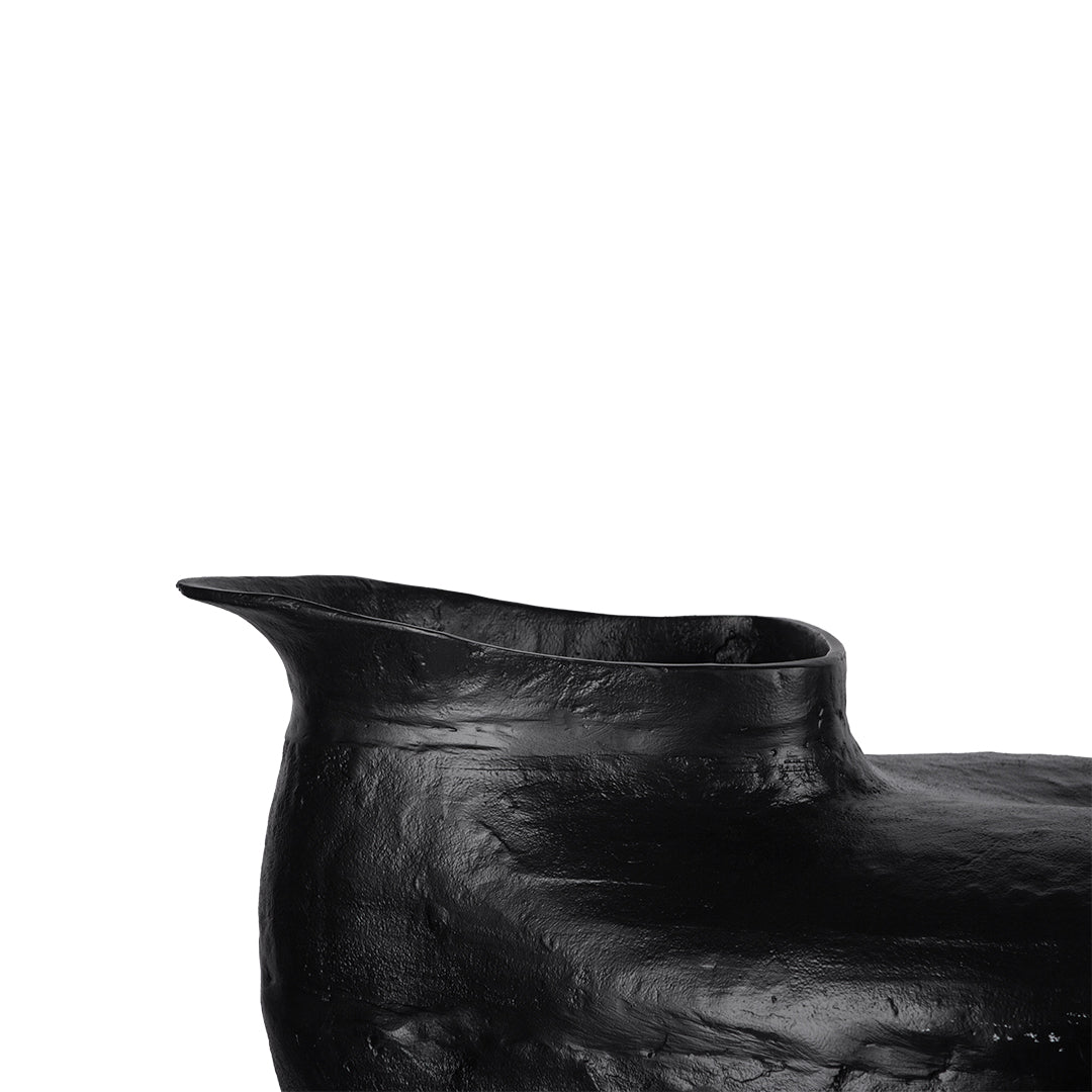 Ebon Curve Vase